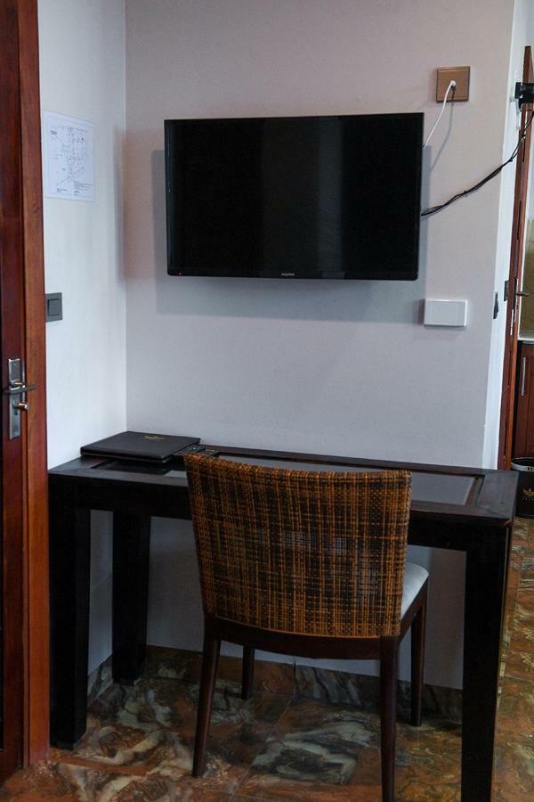 The President Hotel Нади Екстериор снимка