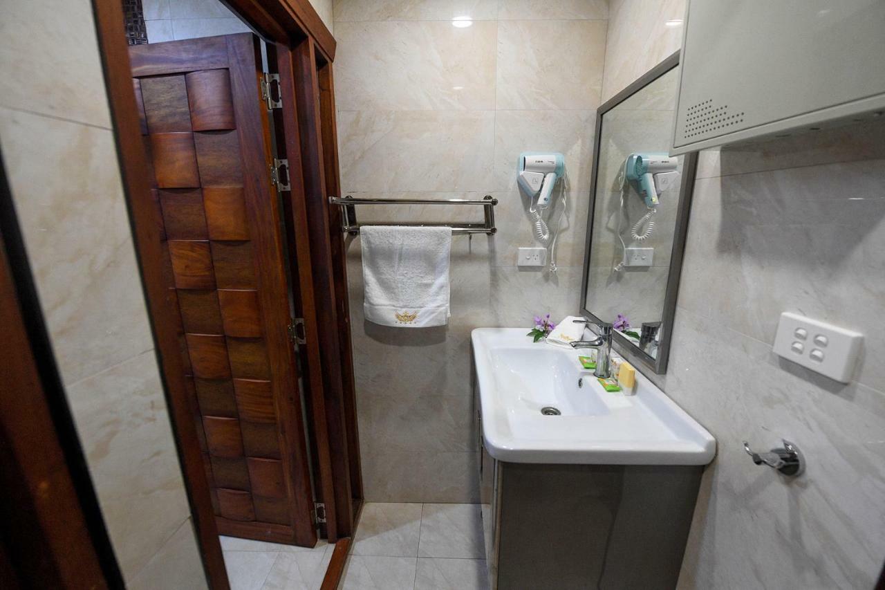 The President Hotel Нади Екстериор снимка