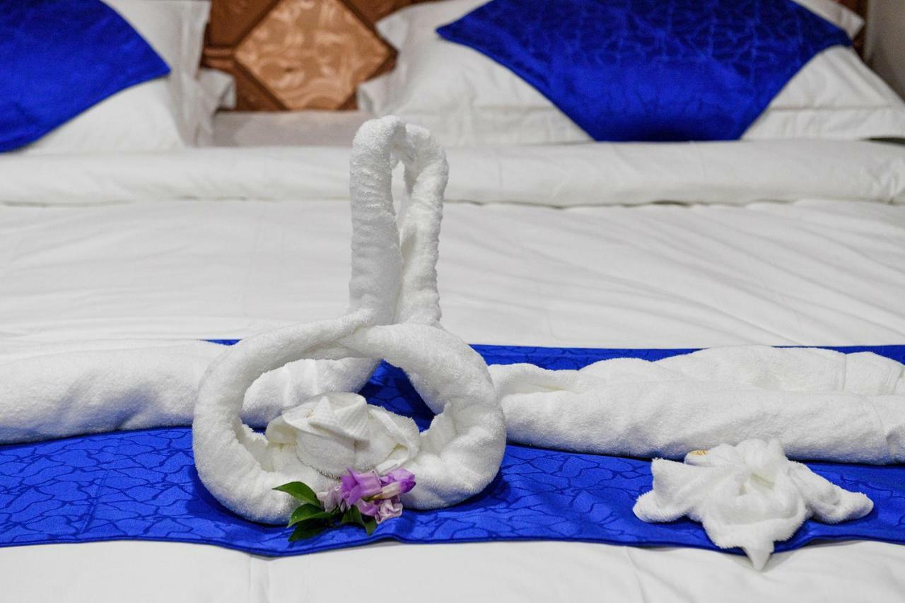The President Hotel Нади Екстериор снимка